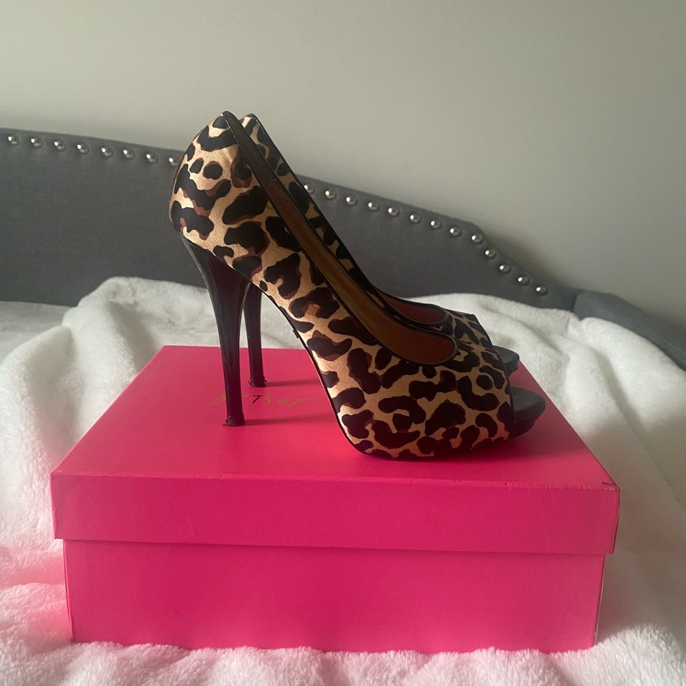 Betsey Johnson Athena style peeptoe heel - Cheetah size 8